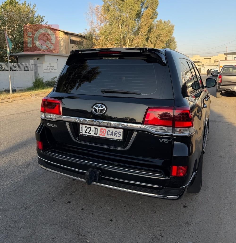 تۆیۆتا لاند کروزەر